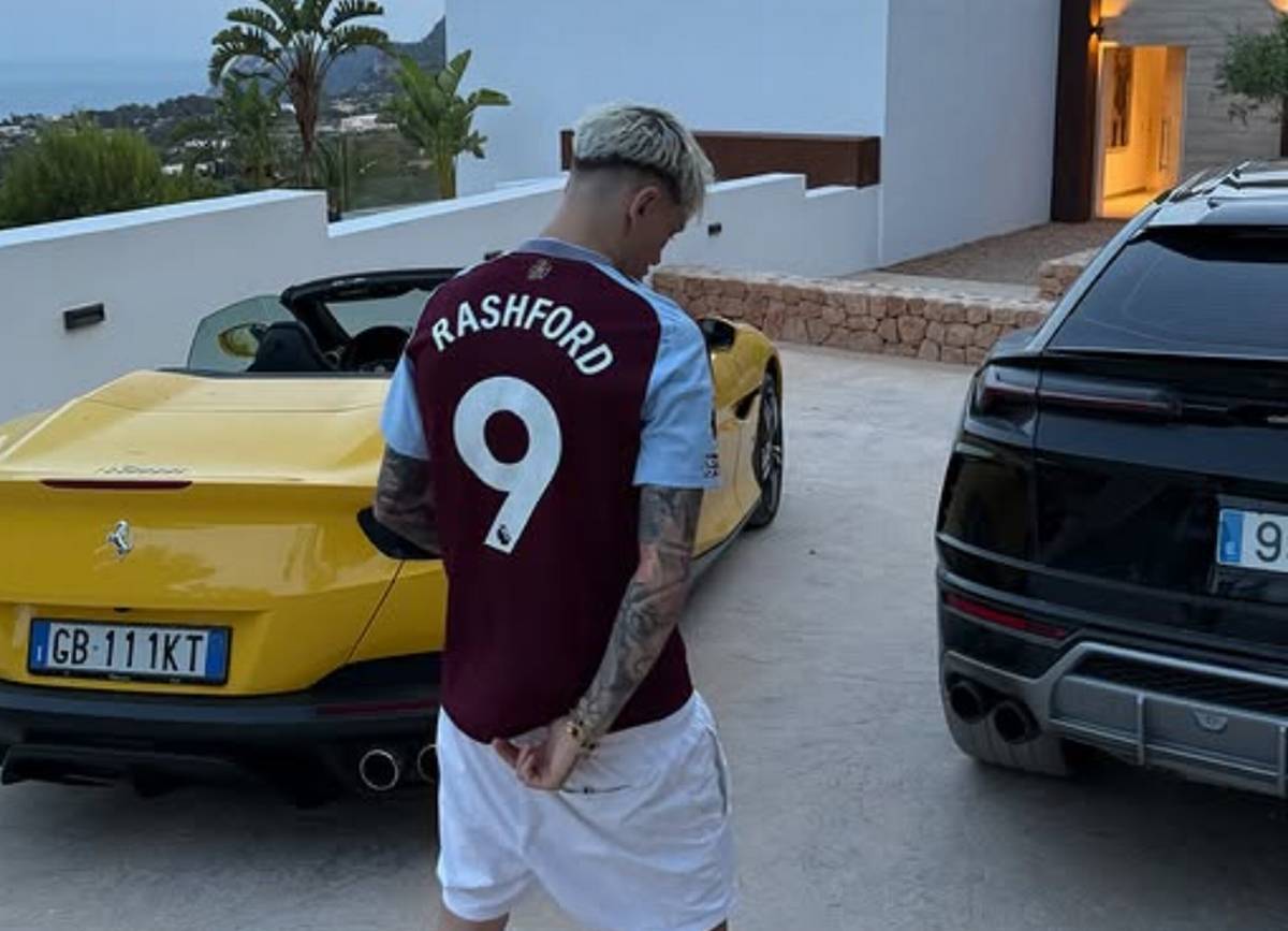 穿拉师傅球衣英媒：曼联对加纳乔感到愤怒，或接受4500万报价