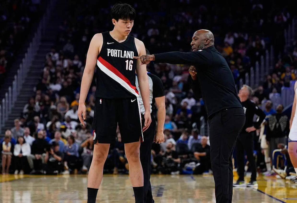 杨瀚森谈对阵库里感受 比卢普斯：他表现并不糟糕